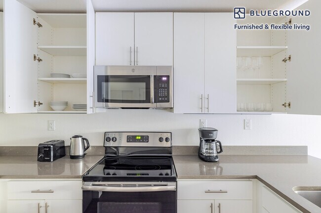 Building Photo - 655 S Fair Oaks Ave