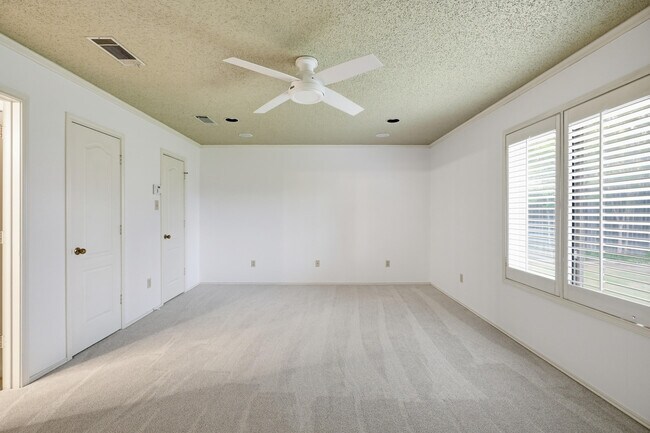Building Photo - 4215 95th St