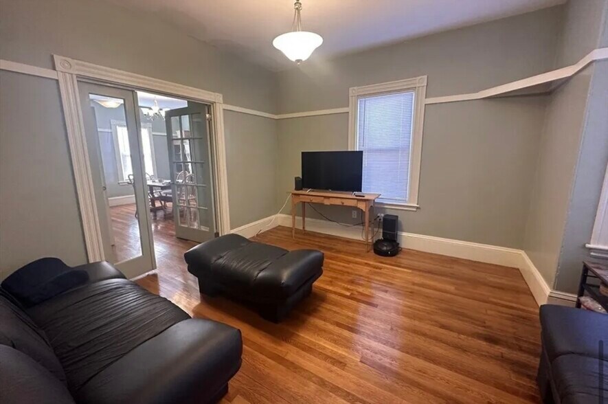 Building Photo - 374 Highland Ave
