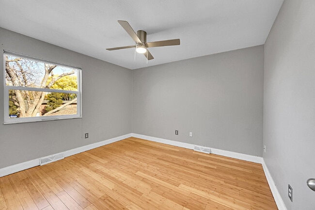 Building Photo - $2,500.00, 2-bed, 2.5 bath located in Denver.