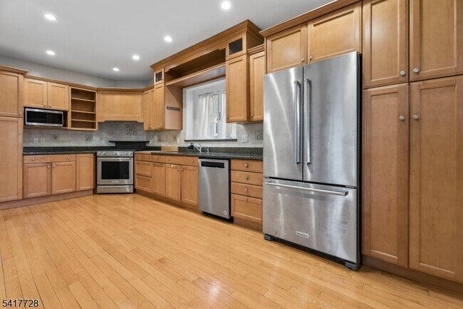 Building Photo - 439 St Marks Ave