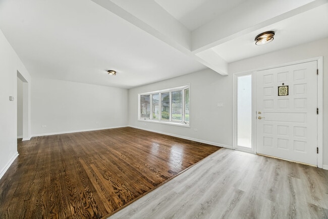 Building Photo - 554 E 168th Pl
