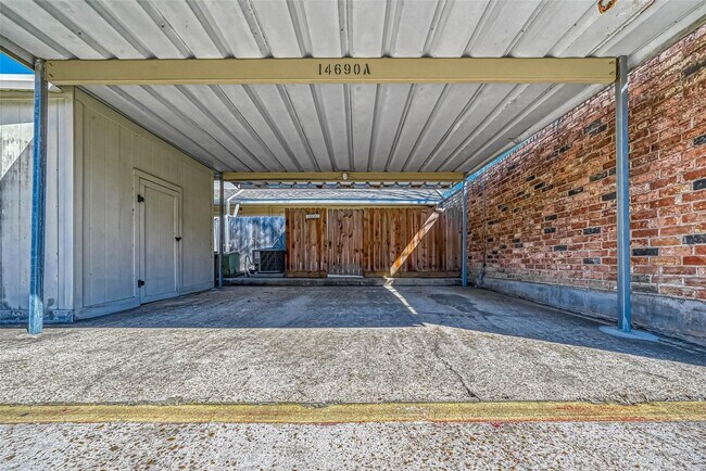 Building Photo - 14690 Perthshire Rd