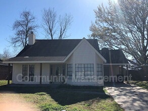 Building Photo - Single Family Home