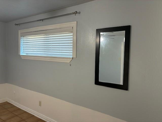 Building Photo - 425 S Oak St