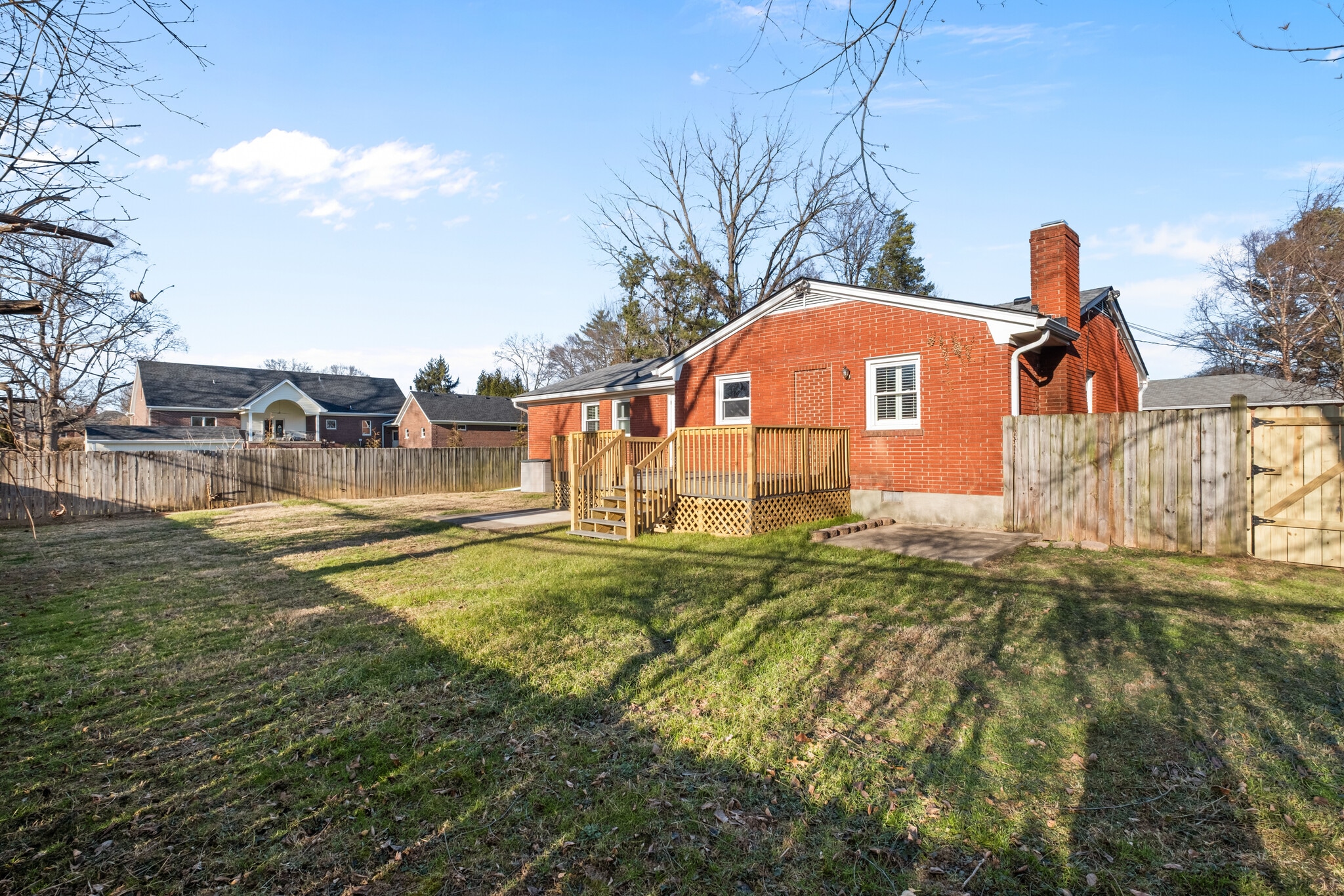 Building Photo - 318 Castleview Dr