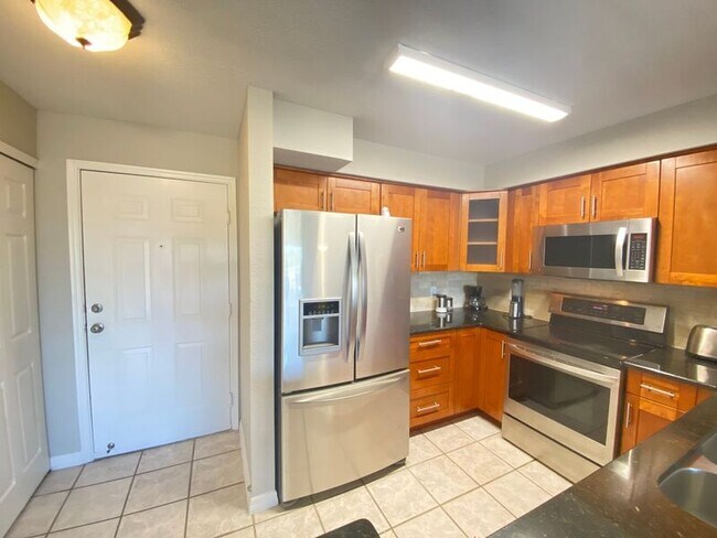 Building Photo - 13827 Fairway Island Dr
