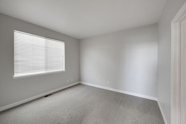 Building Photo - Spacious 5BR House in Aurora