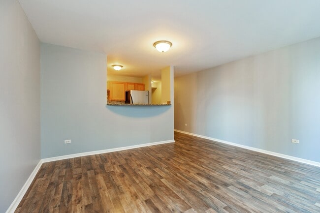 Building Photo - 345 N La Salle Dr