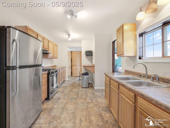 Building Photo - 3362 5th St