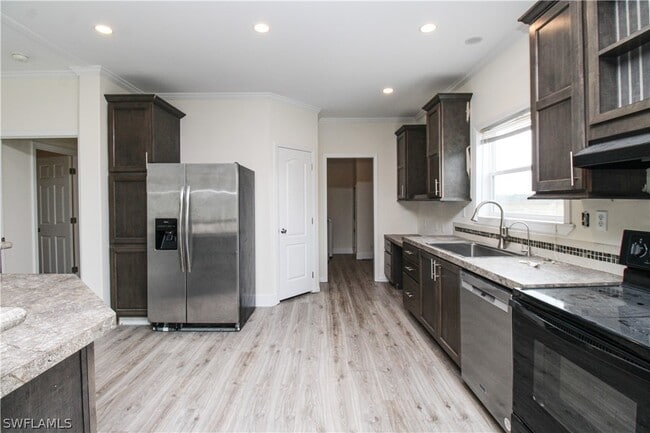 Building Photo - 4660 43rd Ave NE