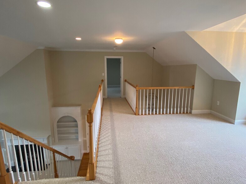 Building Photo - 4903 Pebble Beach Cir N