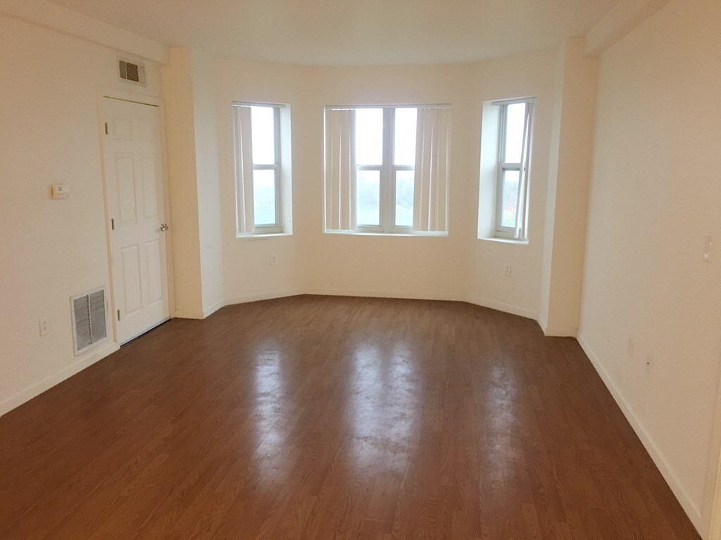 Building Photo - 1 Cityview Ln