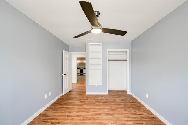 Building Photo - 703 Jetta Ct