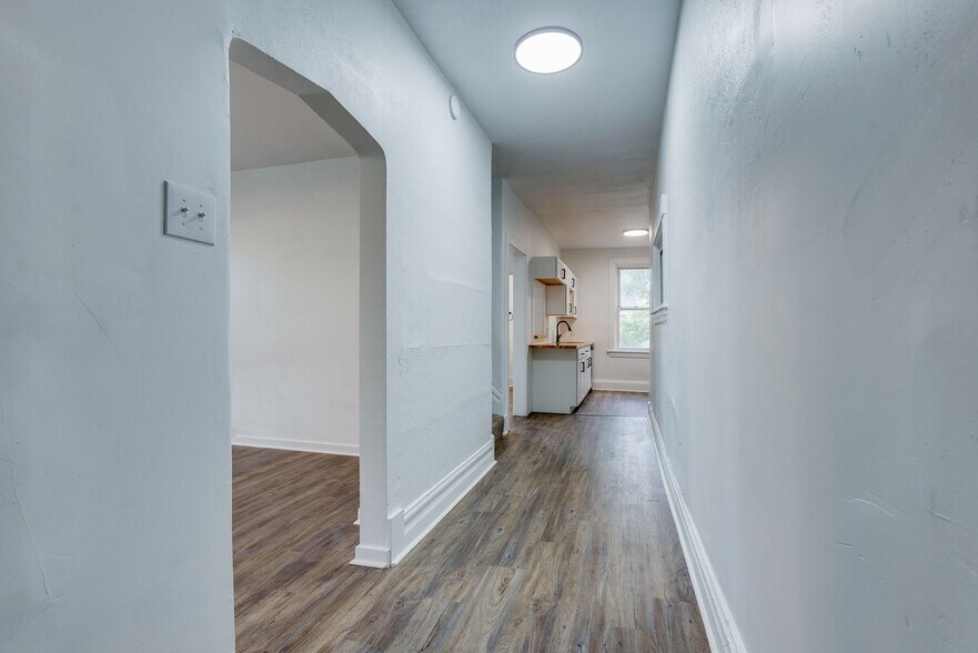 Building Photo - 623 Lillian St