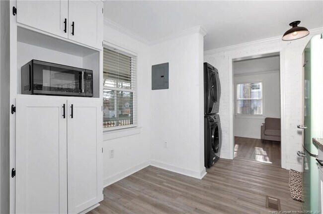 Building Photo - 506 Cross St