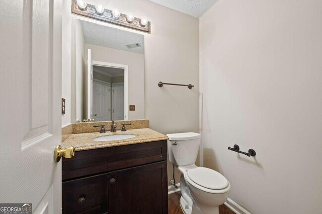 Building Photo - 2339 Leacroft Way