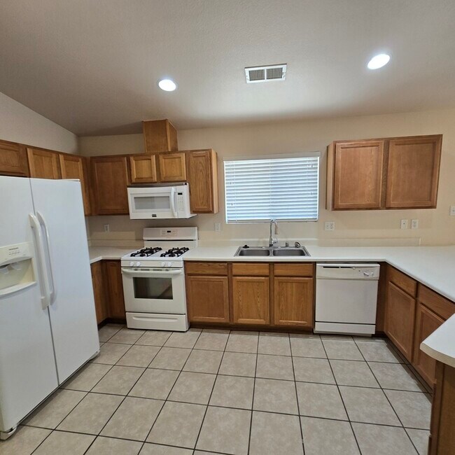 Building Photo - 669 Sunny Meadows Dr