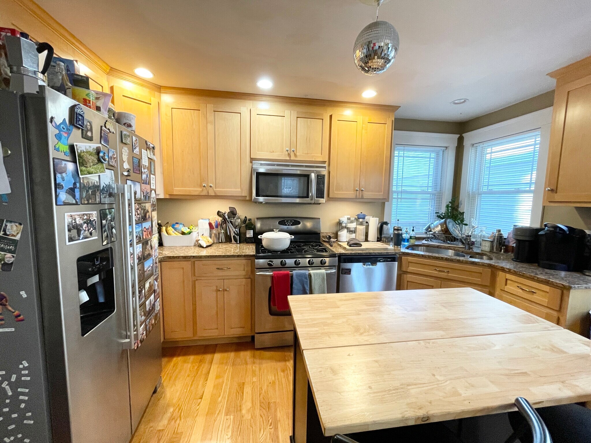 Building Photo - 23 Iroquois St