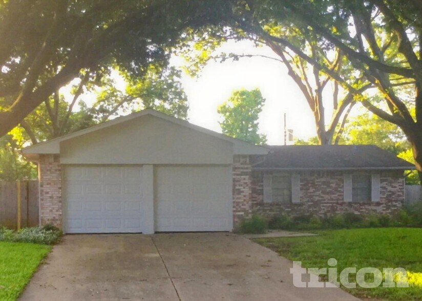 Building Photo - 1803 Westcrest Dr