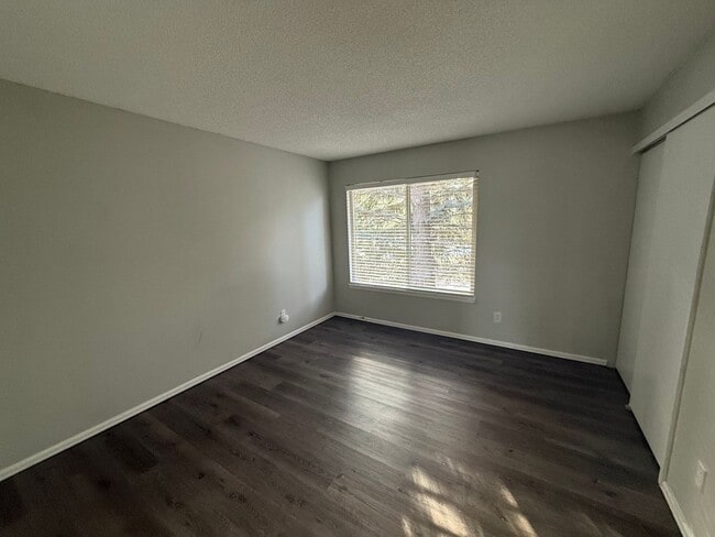 Building Photo - Beautiful Condo on Iguana – Now Available for Rent