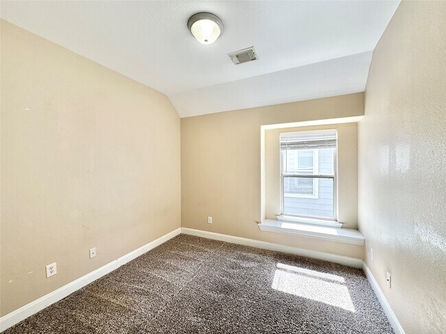 Building Photo - 43 Panterra Way