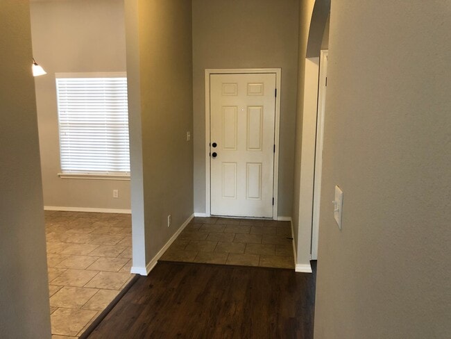Building Photo - Bixby Schools -  3 Bedroom 2 Bath in The T...