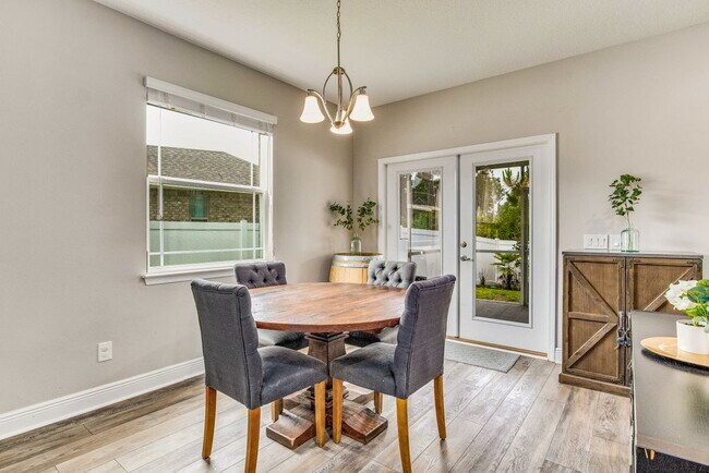 Building Photo - Bright and beautiful home in Windward Cove...