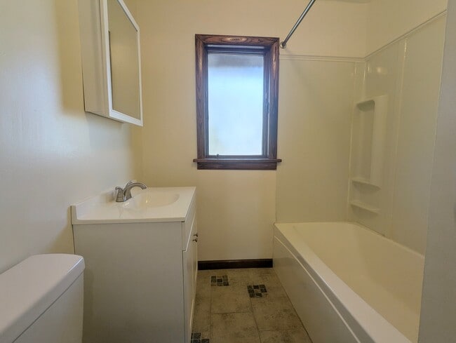 Building Photo - 117 Edna Rd