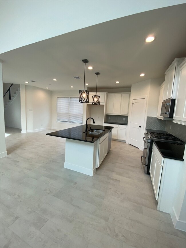 Building Photo - 31323 Balsam Hawk Ln