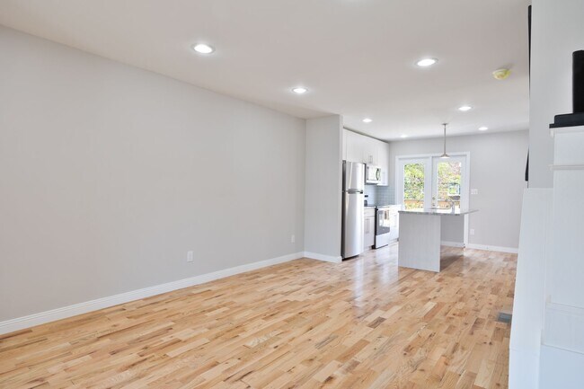 Building Photo - ???Completely Renovated 3 Bedroom 1.5 Bath...