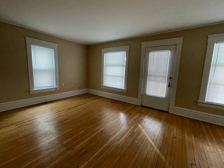 Building Photo - 89 Dick Ave