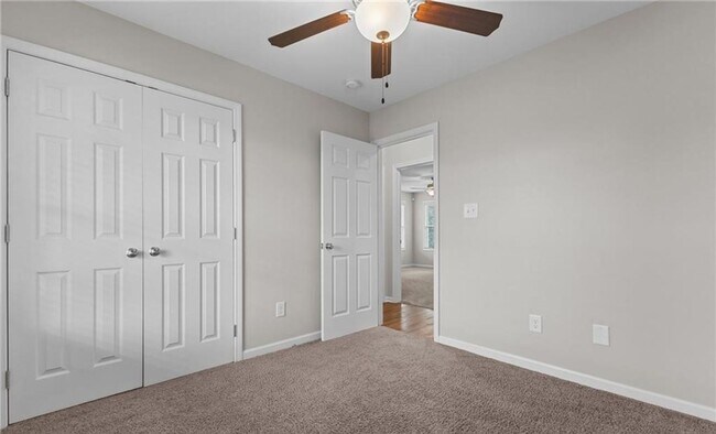 Building Photo - 1595 Rossmore Dr