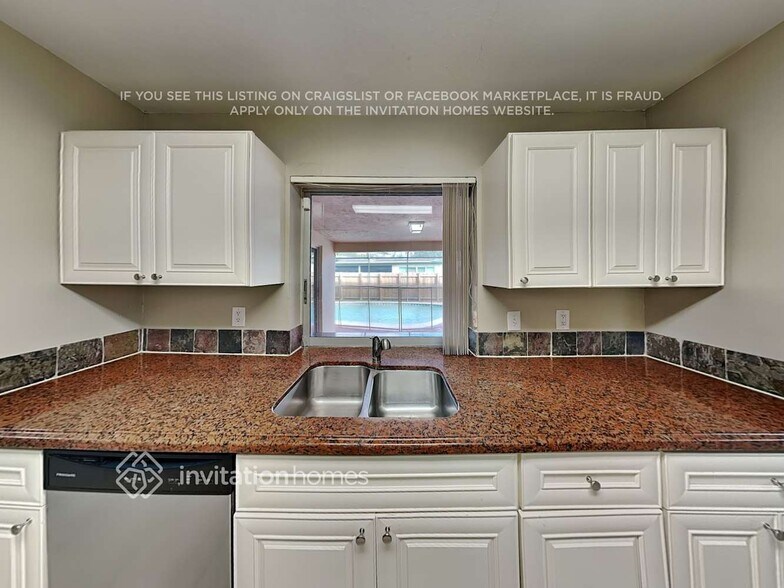 Building Photo - 5042 SW 89th Ave