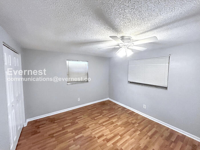 Building Photo - 13000 120th St N