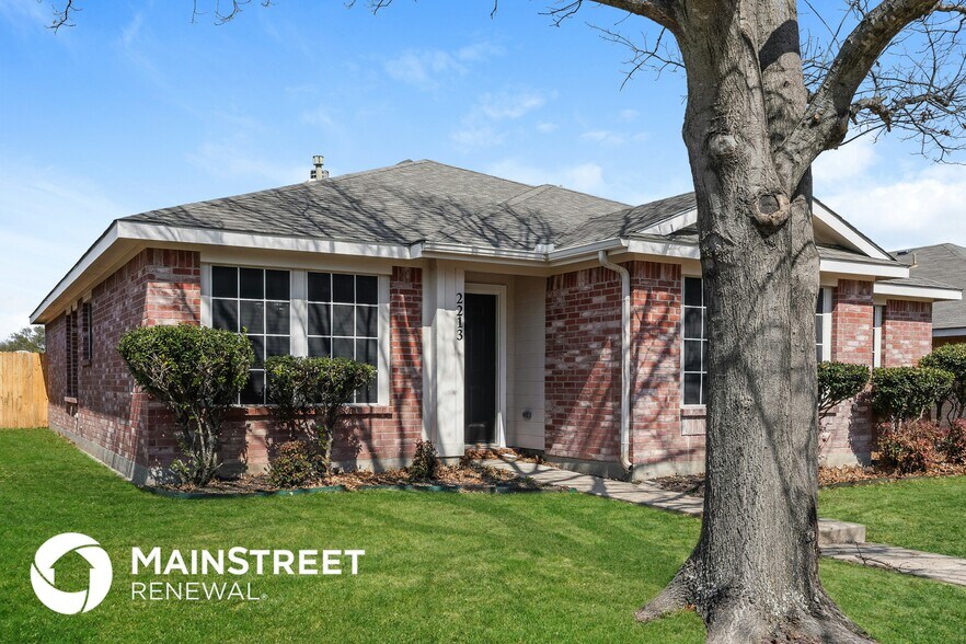 Building Photo - 2213 Midbury Dr