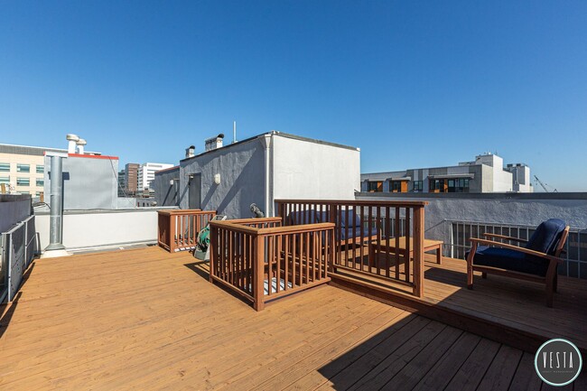 Building Photo - SPACIOUS ARTIST LOFT WITH PRIVATE PATIO & ...