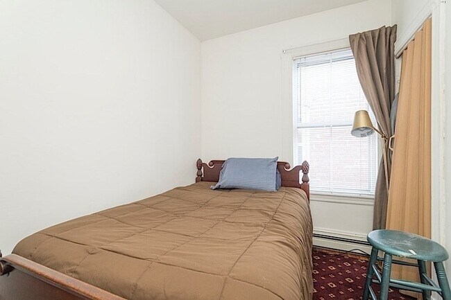 Building Photo - 140 Columbia St