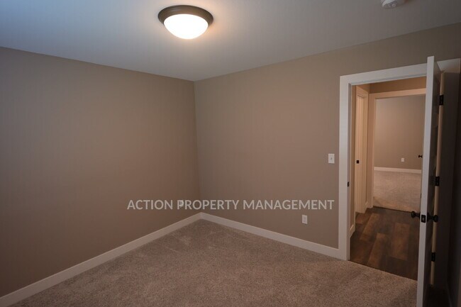 Building Photo - 2 bed + office, 2 bath home in Sequim