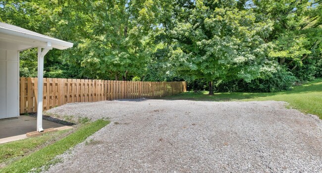 Building Photo - 618 Harpeth Bend Dr