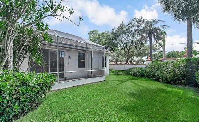 Building Photo - 9543 Crescent View Dr N