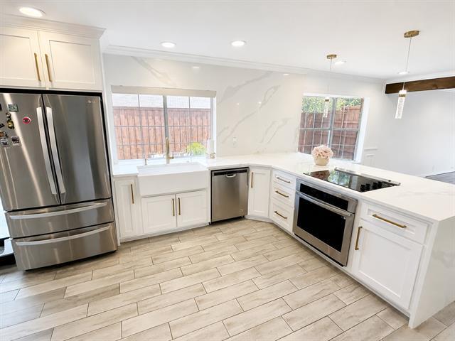 Building Photo - 733 Middle Cove Dr