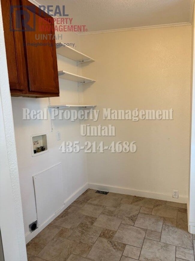 Building Photo - Cute 4 bedroom 2 bath room house