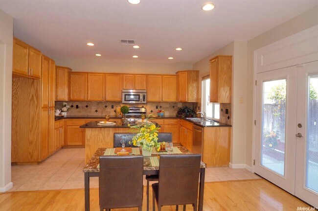 Building Photo - Wonderful Two Story Single House with Gorg...