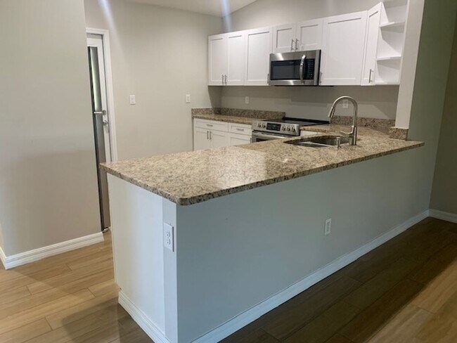 Building Photo - Duplex Unit