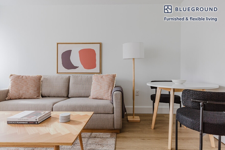 Building Photo - 160 W 24 St