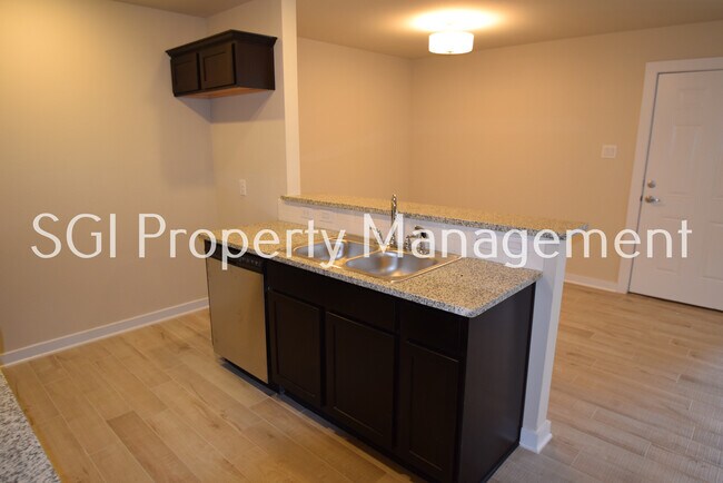 Building Photo - 523 Wood Dr