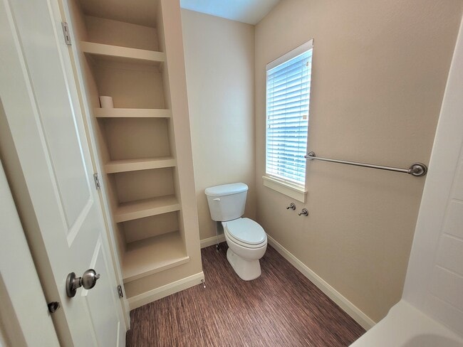 Building Photo - 608 W Laughton Dr