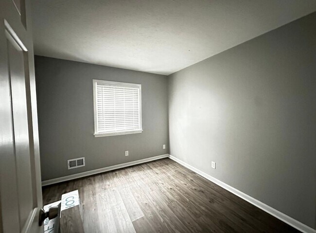 Building Photo - 3BR/2BA Home For Rent in Jtown!