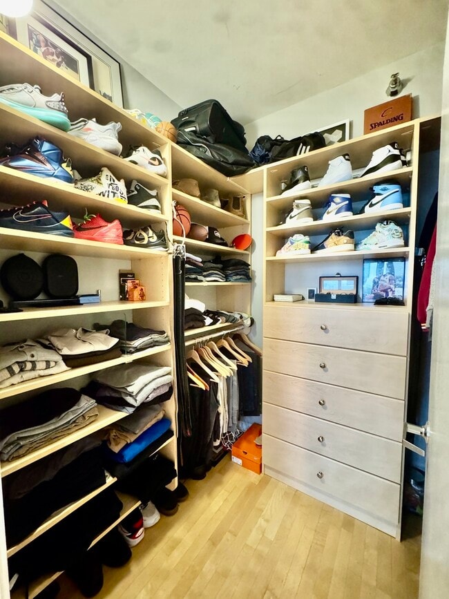 Building Photo - 330 N Jefferson St